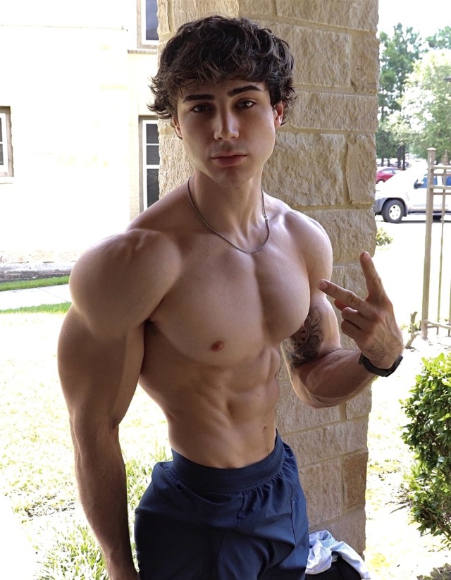 younghunks: get jacked, fuck bitches 
