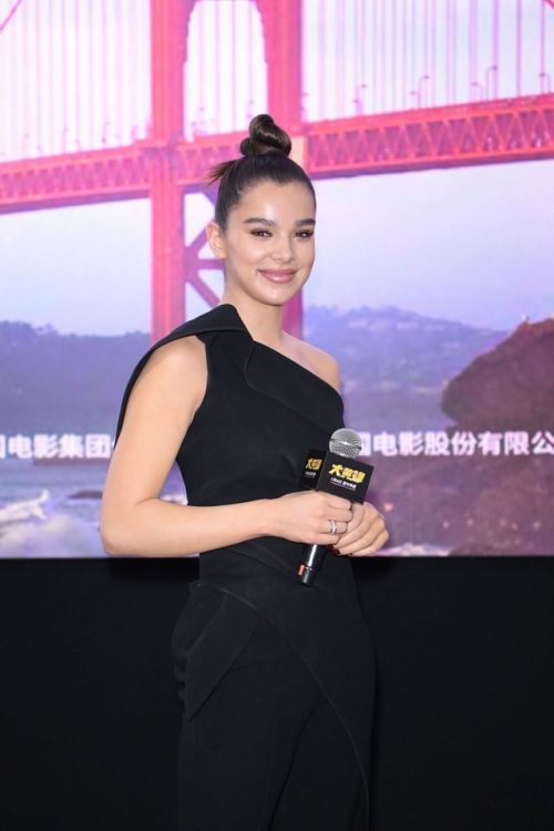 Bun Queen Hailee visits Beijing on her World Domination TourAll Hail Queen Hailee