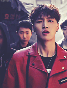 taeccoolio:come let your body show me what your lips wanna say