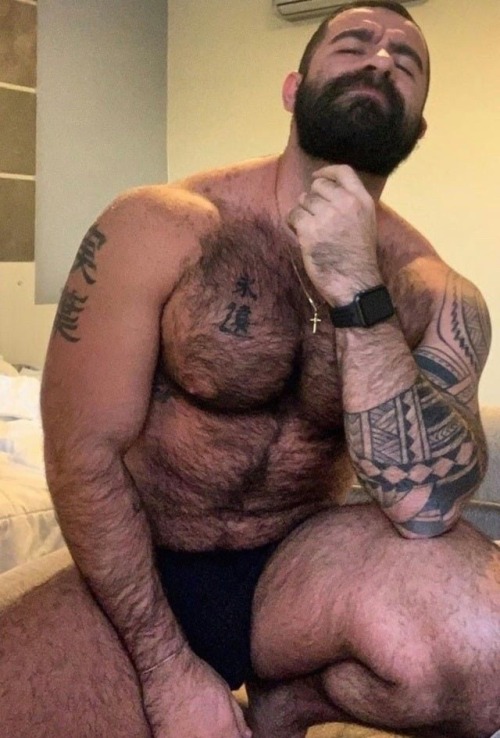 arabcocksucker: very nice hairy men. Coming all in my bed