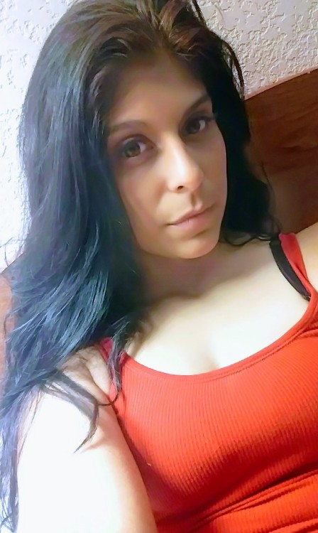 luvittight: I’m freaking bored and rents due know someone needs to get rid of aches and pains