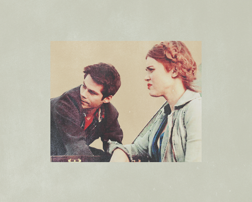 shadowstiles:  there is something out here with us