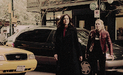 h0pe-bey0nd-the-stars:  Swanqueen + grabby hands 