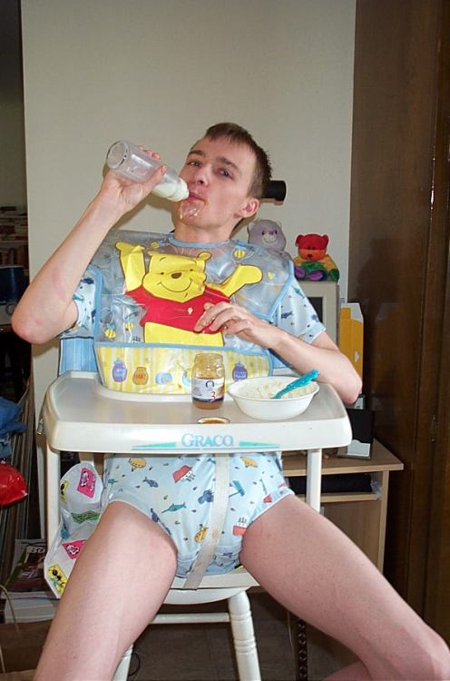 coolbabysitter24: Highchaired boys: Because every one knows that a high chair is a safe place to kee