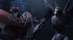 the-badass-kitty-bee: lemonadedolph:   when u just want starscream to shut the fuck up    I love everything about this screenshot 