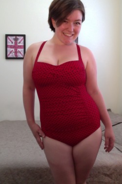 lesbianoutwestinvenice:  I got a new swimsuit.