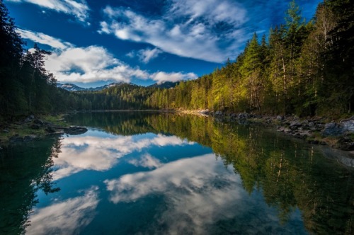 beautifuldreamtrips:  Eibsee Lake by HussainShah1 ▶️▶️ http://ift.tt/1C9UOe8 Follow us for more!  ▶️▶️ http://ift.tt/1B4bTry 