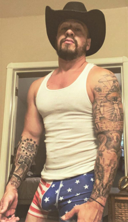 justdippers: Brandon is a Cope dippin gay trucker in Arizona, Instagram @thefitcowboyJustDippers ori