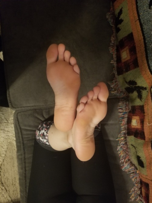 sexysouthernfeet:Dm me for more if you like what you see. #sexyfeet #solebeautiful #footfetish #payp