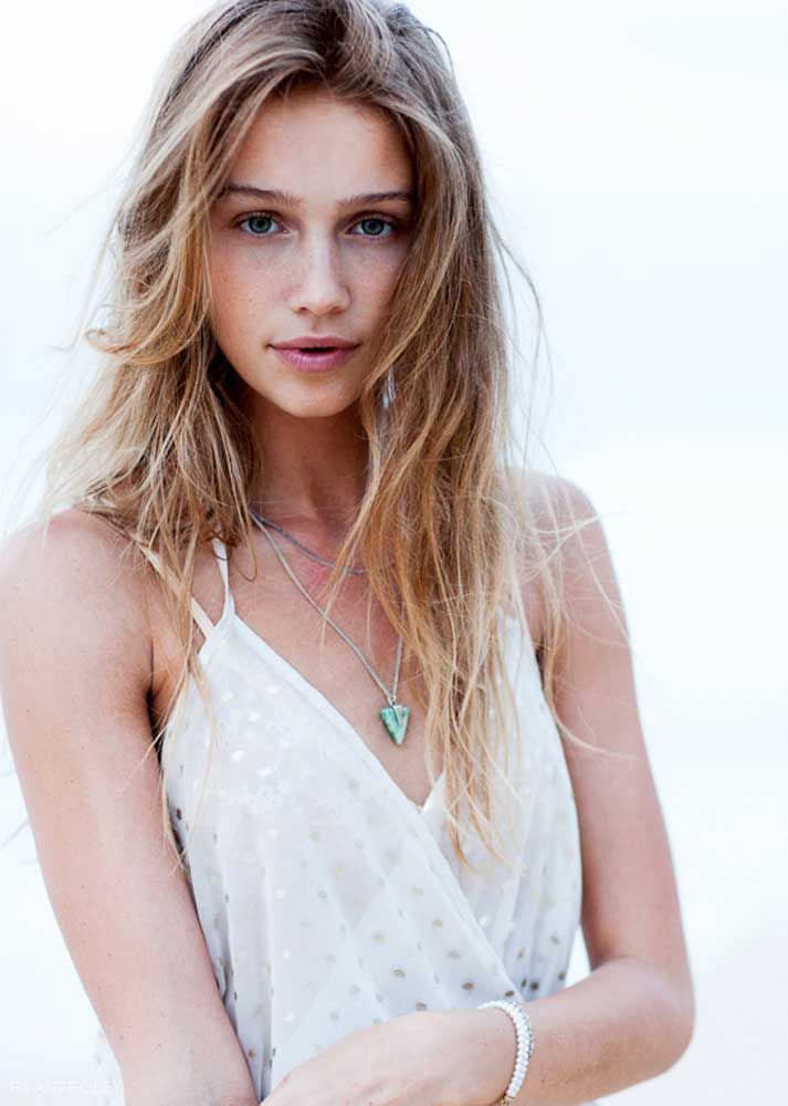 momongamon:  Cailin Russo 