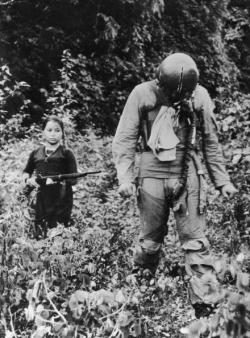 US POW captured by North Vietnamese girl