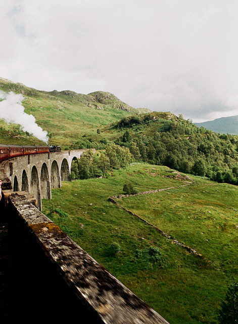 vintage-image:  The Jacobite steam train going over the Glenfinnan viaduct by Samantha O’Kelly on Flickr.