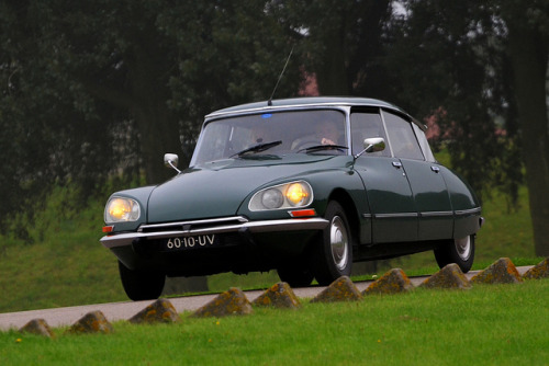 Citroën D Special Confort by Roberto Braam on Flickr.