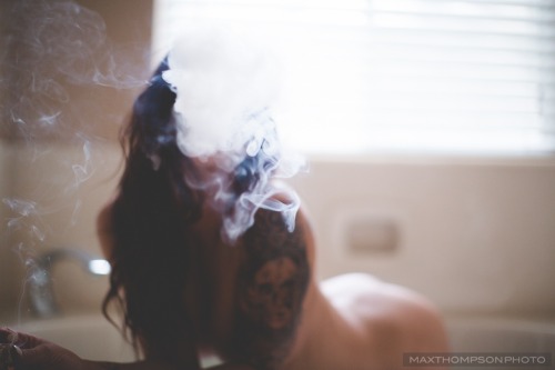 candysroom25: Smoking in the sunlight… Yes please