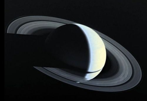 gravitationalbeauty:Saturn At Night
