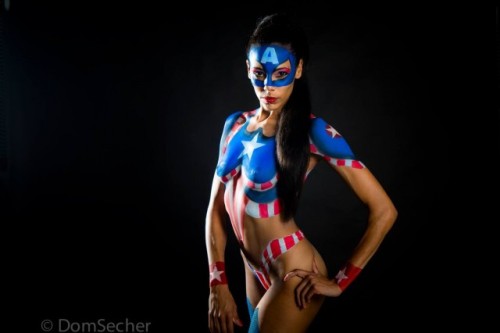 bodypaintingbodyart:  ‘Miss Captain America’ bodypainting by Thibault Delobelmahy via ilovebodyart.com 