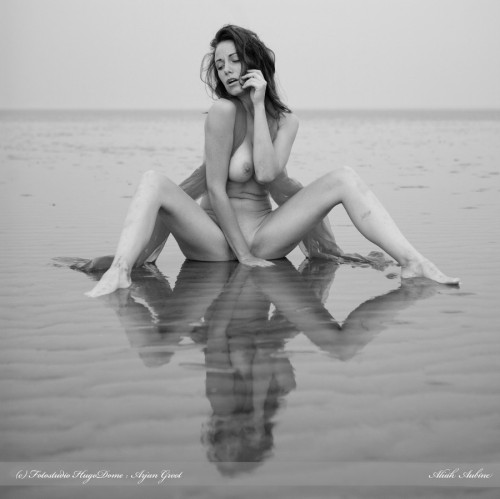 rntpax:  Artnude on the wad by ArjanGroot