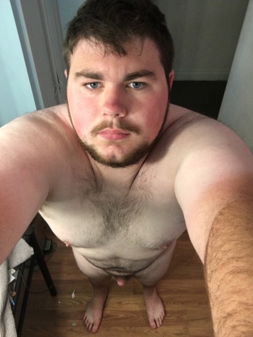 b-hicks-95: Pre shower look into my eyes!