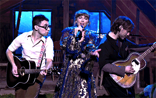 tayloralison:Taylor Swift, along with Jack Antonoff and Aaron Dessner, perform at the 2021 Grammy Aw