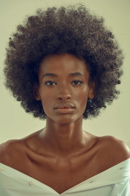 superselected:Ana Flavia Becomes First Black Model to Win Ford Models Brasil Competition in 34 Years