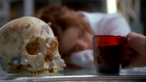 RC (re)watches Bones: Pilot(1x1)My most meaningful relationships are with dead people.