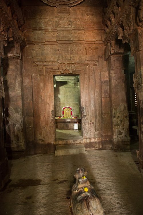 Shiva and Nandi inside Alampur