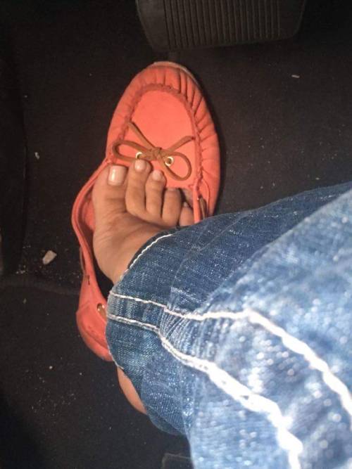 footzombie: My wife’s feet on her sexy flats
