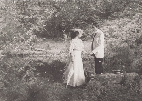 petrasvonkant:Helena Bonham Carter and Daniel Day-Lewis as Lucy Honeychurch and Cecul Vyse in &ldquo