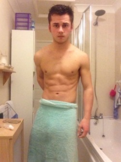 straightrealmen:Hot scally lad after shower