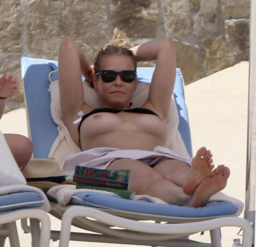 Porn toplessbeachcelebs:  Chelsea Handler (TV photos