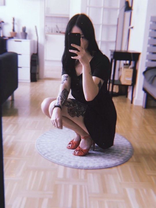 carpe-noctvm:  Weird pose but ok 