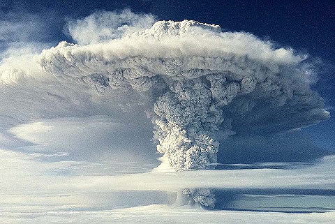unicorn-meat-is-too-mainstream:  Photos of recent volcanic eruption in Chile 