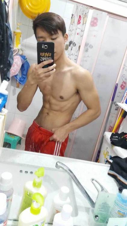 koyama99: thisismy4thacc: edankwong: alllung: hk-horny-boy: cswcss12: 23 175 65 TOP 叫咩名？有冇人有佢ig 好似係叫