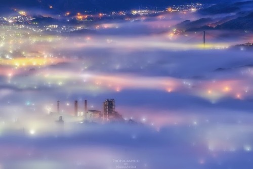 mymodernmet:Ethereal “Sea of Clouds” Cloaks Japan in a Pastel-Colored Fog