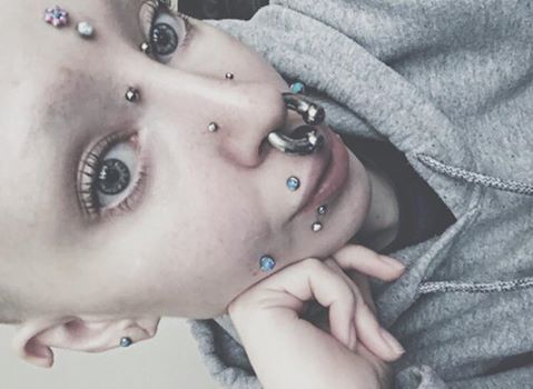 missholeyalien:I’m totally obsessed with my septum jewellery now that I’ve changed it, seriously. Go