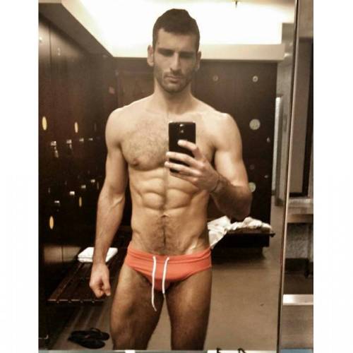 Sunday selfie on Monday..opps. #speedos #speedo #guysinspeedos #gaylikes #gayfollow #gayfollowers #a