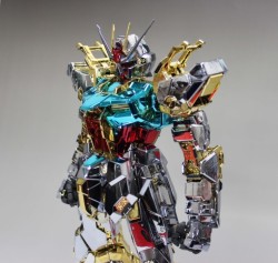 Gunjap:  Pg 1/60 Strike Gundam Full Colors Chrome Plated. Latest Work By Sieundad.