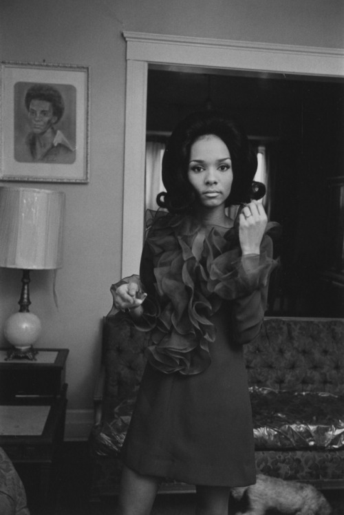 Young woman dressed for an evening out, Detroit, Enrico Natali, 1968