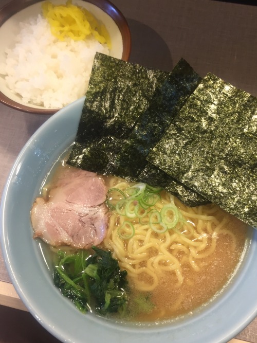 suiiiika: 「拉麺 柿家」 小平市小川西町 ラーメン 680円