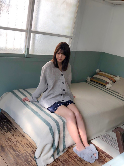 sakamichi-steps:  欅坂46 関有美子 公式ブログ 2019/12/21 02:40 #ヤングガンガン #オフショット(+補正など)