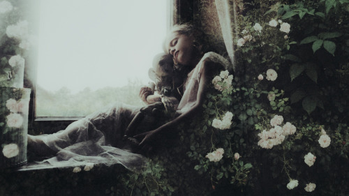 pankurios-templeovarts:  Just a very few samples of the excellent photo-art of Laura Makabresku. Facebook & Tumblr. The artist is inspired by mystic symbolism and the atmosphere of fairy tales. 
