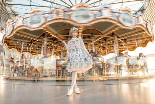 victorianme:  Dumbo, Brooklyn with my dear friend Xin Lolita Photography Roman Sweet Secret continues to be one of my all-time favorites ;w; I have this print in high waist JSK and OP; still searching for the other JSK cut! Dress, headbow and shoes: Baby