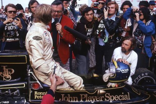 Winners’ circle:Ronnie Peterson claims victory in his Lotus 72E at the United States Grand Prix in 1