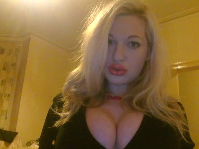 sweetsurrenderdoll:  I’m sure i’m getting better results from my candy lip pump