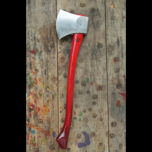 whiskey-wolf:  basecampx:  So I’m considering putting up a round of Titanis axes in new colours… #1 on each one. Feeling the need to do some  full colour bleeds n fades. #BCXTitanis #Rage #BCXCustom  holy shitthat thing is beastly 