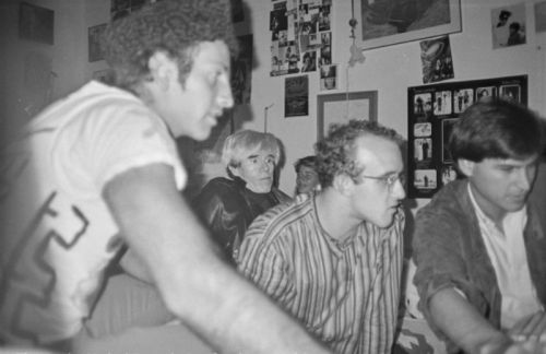 vintageeveryday: Steve Jobs showing Andy Warhol, Keith Haring and Kenny Scharf how to use a Macintos