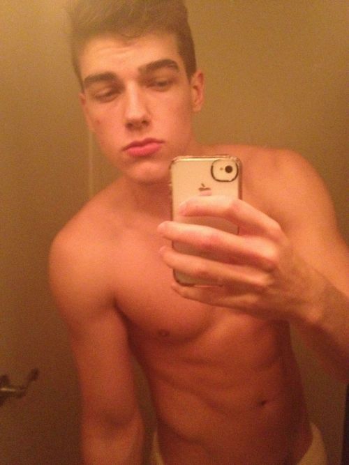 betterthanpornnn:  Check out my snapchat challenge on my tumblr and see if you can take it on(; Snapchat: betterthanpornn