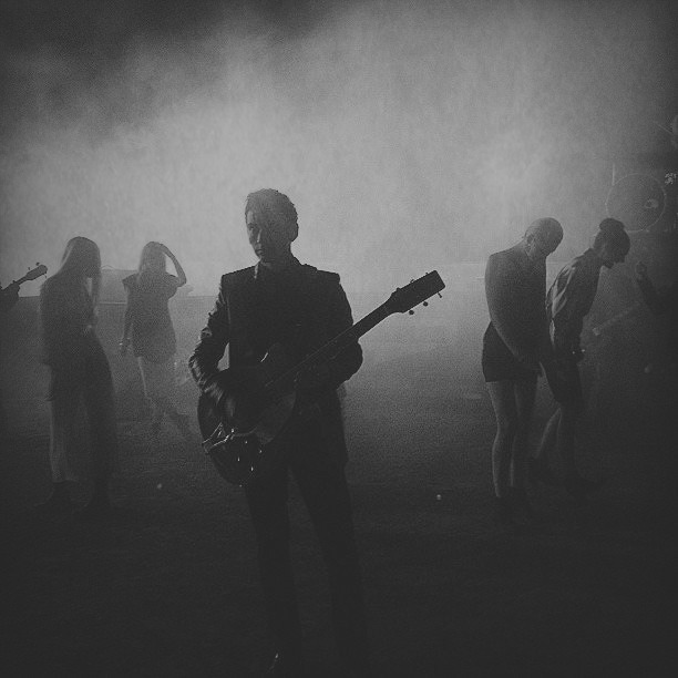 arcticmonkeysus:  alittlebitofaimee:  Alex turner on set of Arctic monkeys new music