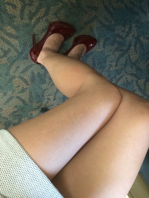 buntoes:  foot fetish much? ☺️ well then, you’ve cum to the right place ☔️👠👣