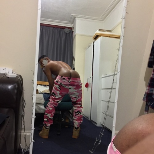 cloudzz89:  Love these pants   Sc; thatboyfenty  Ig; lifeoffgregory